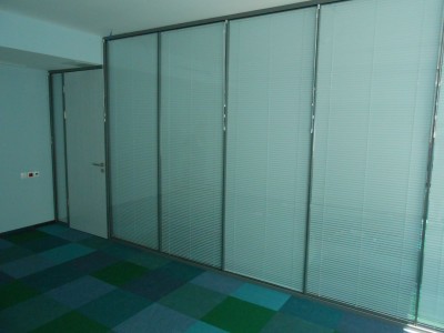 EzTade Kft. i-Wall üvegfal reluxával EzTade Kft. i-Wall üvegfal reluxával